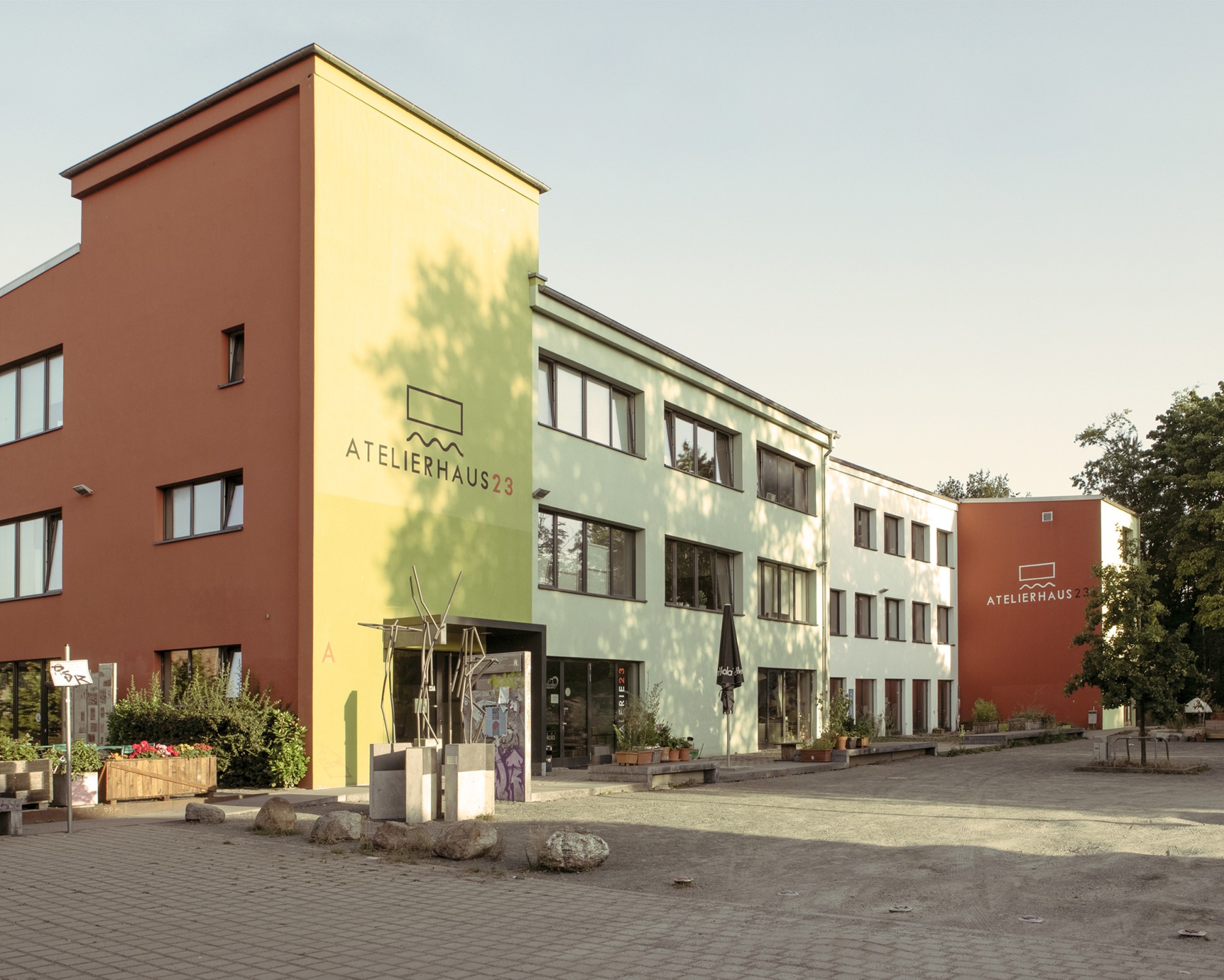 Atelierhaus 23 〜 Kunsthaus Atelierhaus Kunstgalerie Künstleratelier